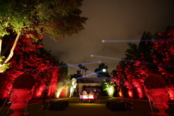 A Red Door Agency, responsável pelo sucesso da Heineken Village – Senna Edition, realizou um novo evento de alto calibre para dar início às celebrações de fim de ano. Desta vez, a mansão de Chiquinho Scarpa foi o cenário escolhido para um cocktail party da Ferragamo, inspirado na icônica linha de sapatilhas Ballerina.
