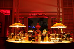 A Red Door Agency, responsável pelo sucesso da Heineken Village – Senna Edition, realizou um novo evento de alto calibre para dar início às celebrações de fim de ano. Desta vez, a mansão de Chiquinho Scarpa foi o cenário escolhido para um cocktail party da Ferragamo, inspirado na icônica linha de sapatilhas Ballerina.