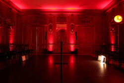 A Red Door Agency, responsável pelo sucesso da Heineken Village – Senna Edition, realizou um novo evento de alto calibre para dar início às celebrações de fim de ano. Desta vez, a mansão de Chiquinho Scarpa foi o cenário escolhido para um cocktail party da Ferragamo, inspirado na icônica linha de sapatilhas Ballerina.