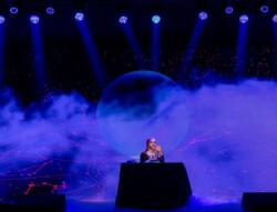 A Meta, gigante de tecnologia e mídia social, em parceria com a tm1, agência de brand experience líder em criação e produção de eventos, promoveu em 7 de novembro, em São Paulo, o Meta Festival 2024, que trouxe as principais novidades sobre o futuro das redes sociais. Com foco em influenciadores e criadores de conteúdo, o evento apresentou as mais recentes ferramentas de inteligência artificial da Meta, além de destacar o investimento da empresa no Threads.