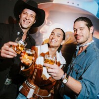 As agências irmãs Villas11 Trade e Fishfire, que fazem parte do grupo UMAUMA, promoveram um evento exclusivo na histórica Casa das Caldeiras, em São Paulo, para apresentar o novo posicionamento da icônica marca Old Parr. A noite reuniu um seleto grupo de jornalistas, influenciadores digitais e convidados especiais, que tiveram a oportunidade de vivenciar em primeira mão as novidades da marca.