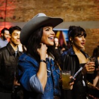 As agências irmãs Villas11 Trade e Fishfire, que fazem parte do grupo UMAUMA, promoveram um evento exclusivo na histórica Casa das Caldeiras, em São Paulo, para apresentar o novo posicionamento da icônica marca Old Parr. A noite reuniu um seleto grupo de jornalistas, influenciadores digitais e convidados especiais, que tiveram a oportunidade de vivenciar em primeira mão as novidades da marca.