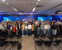 A Globo SP e a Hype marcaram um novo capítulo ao promover um evento exclusivo para a Volkswagen do Brasil. O G70, realizado nas instalações da emissora, proporcionou uma imersão em inovação e estratégia para os líderes da montadora. A troca de experiências, ideias e conteúdos mostrou como grandes empresas estão buscando novas formas de se conectar com o público e enfrentar os desafios do futuro.
